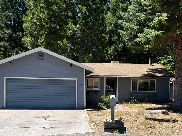 1805 Holiday Ln, Mount Shasta, CA 96067