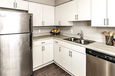 5th image of 3070 Mason St #5