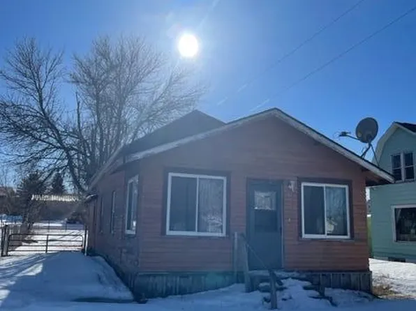 313 3rd Ave NE, Watford City, ND 58854