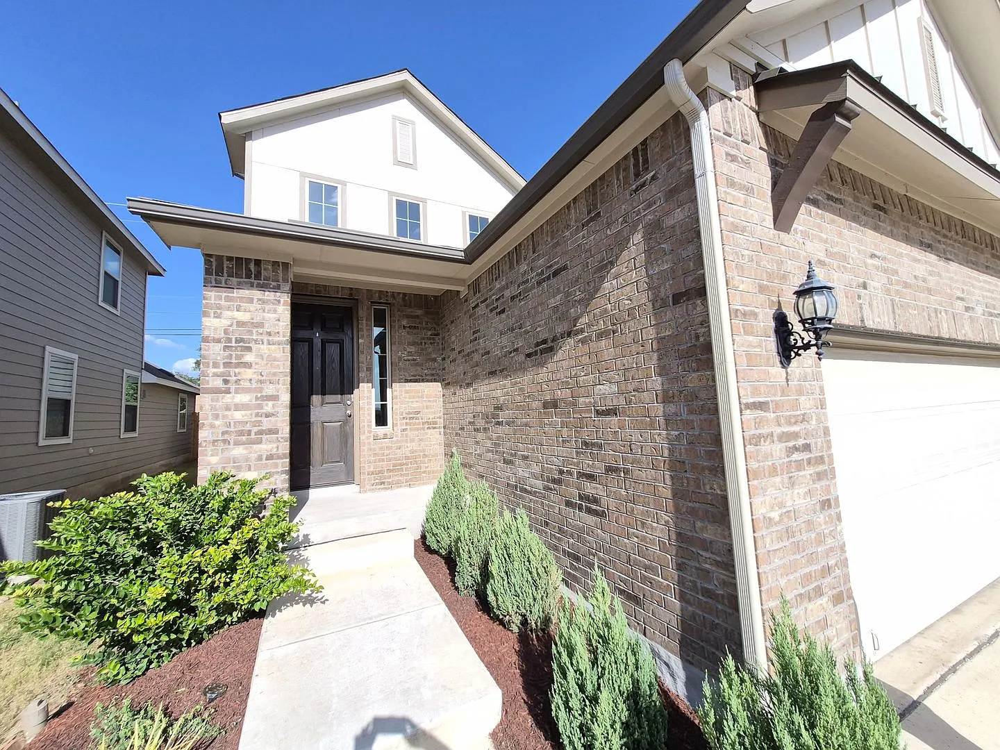 Beautiful 4-Bedroom 3.5 Bathroom Home in Veranda Community! — Photo 3