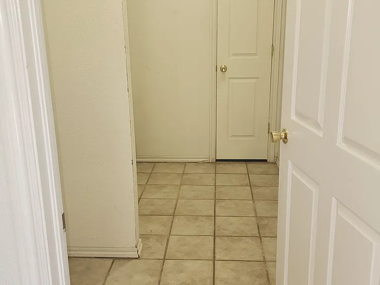 405 E Madison St — Photo 1