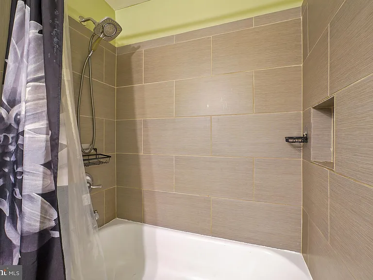 15957 Alameda Dr — Photo 23