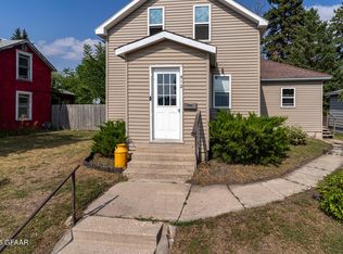 512 W 6th St, Crookston, MN 56716