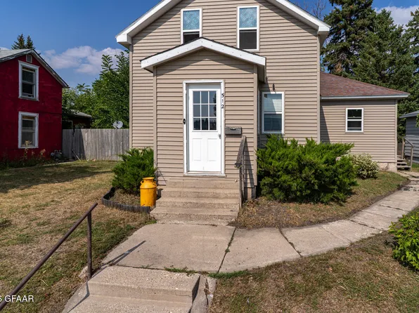 512 W 6th St, Crookston, MN 56716