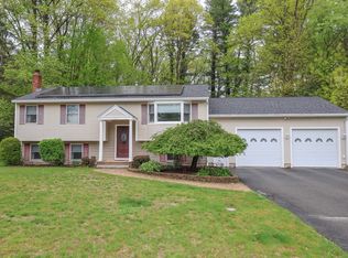 8 Nevens St, Hudson, NH 03051