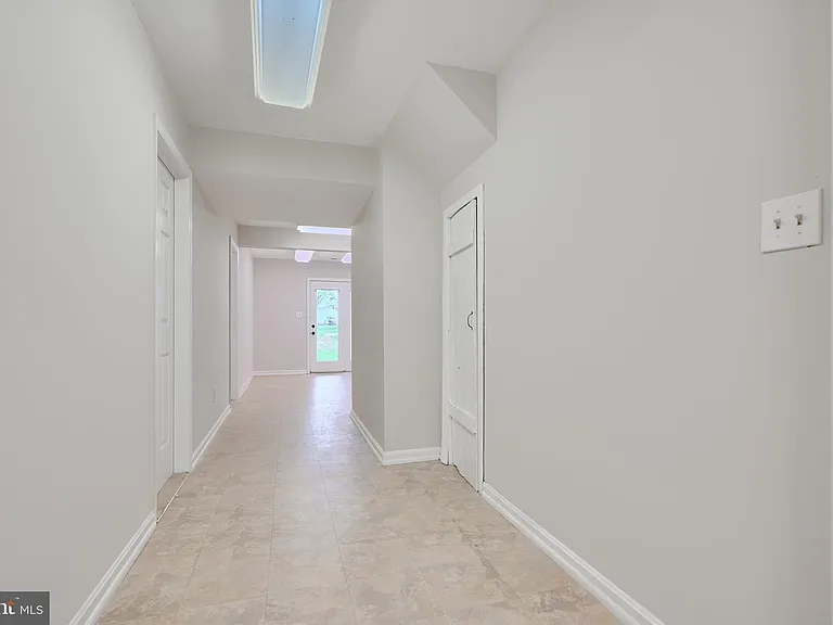 733 Reedy Cir — Photo 24