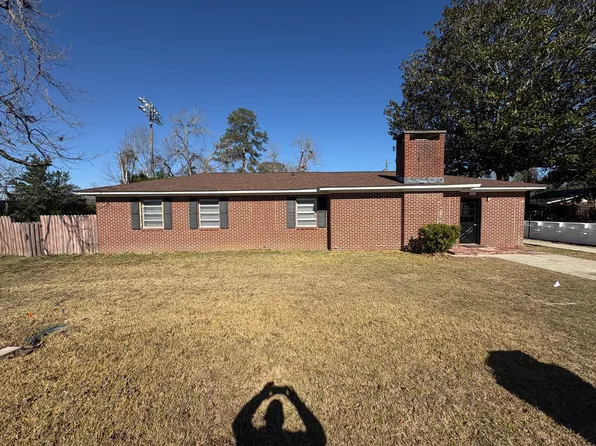 701 Park Ave, Claxton, GA 30417
