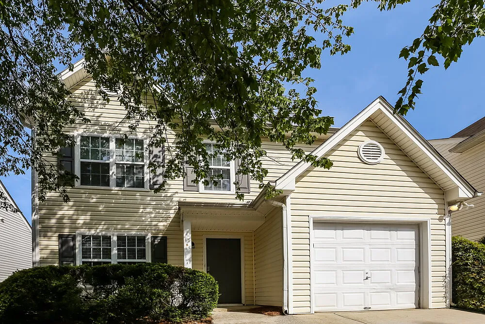 4 bed, 2.5 bath, 1537 sqft, $2,230 — Photo 1
