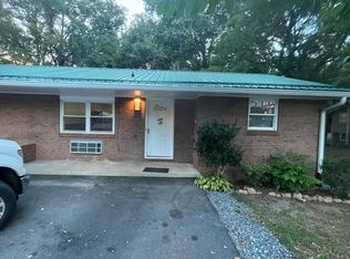 873A 8th St NE #A, Hickory, NC 28601