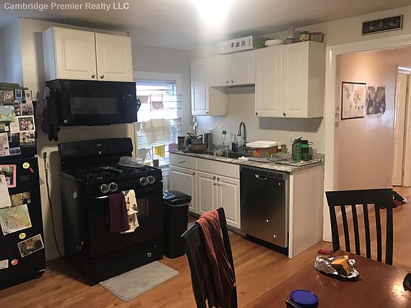 3rd image of 237 Columbia St #3
