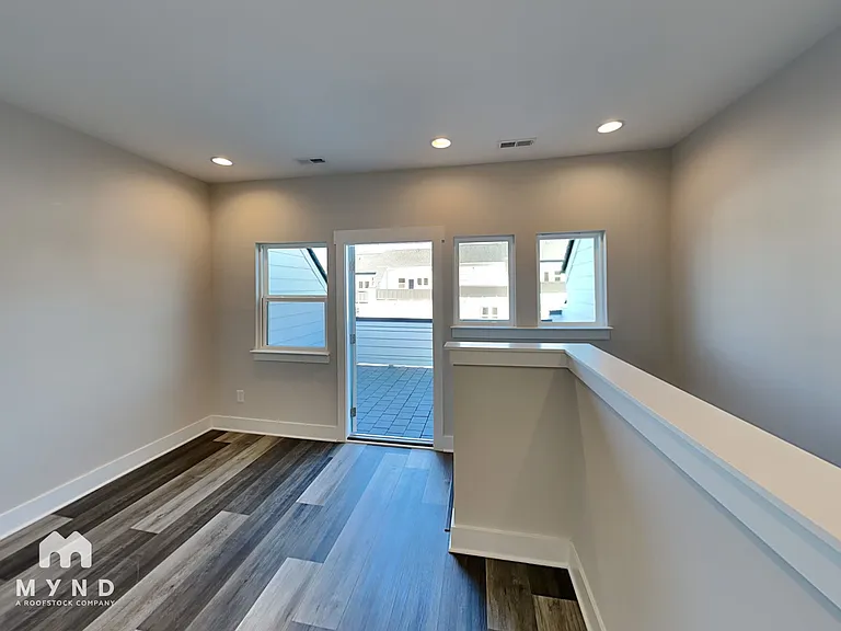 586 W End Dr — Photo 27