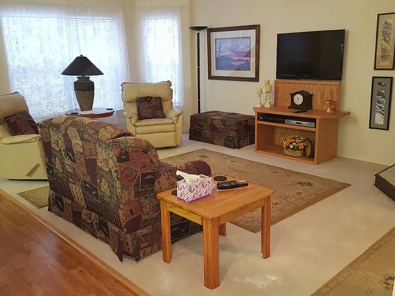 450 Endicott Dr — Photo 6