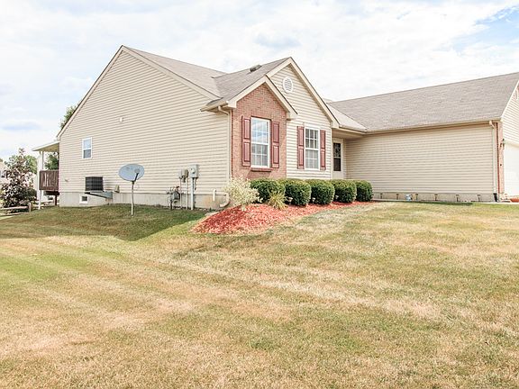 3rd image of 52 Evergreen Ct