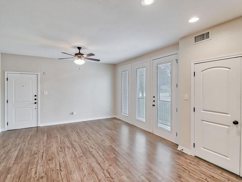 Falcon Point Condos - 1915 Dartmouth St College Station TX | Zillow