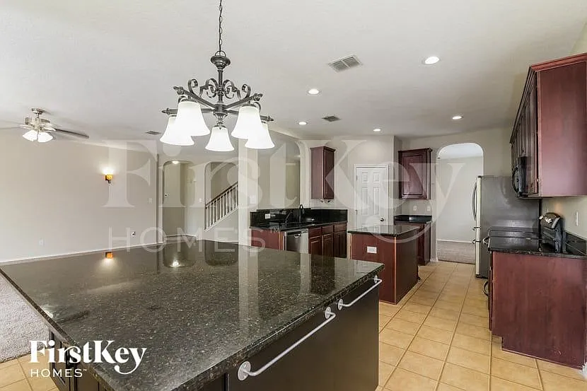 4 bed, 3.5 bath, 3185 sqft, $2,715 — Photo 3