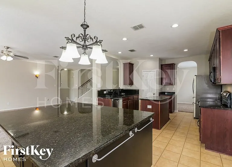 12230 Averhoff — Photo 3