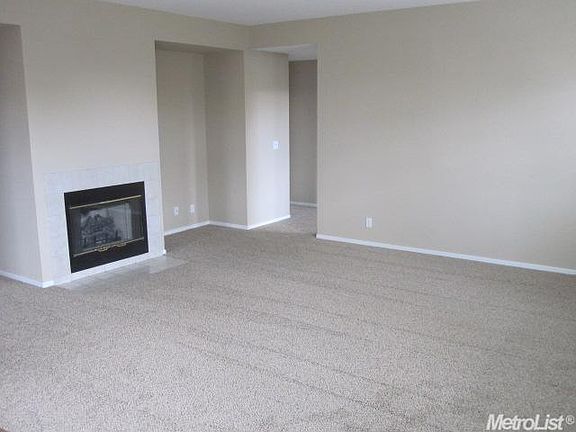 3rd image of 861 Windsong Dr