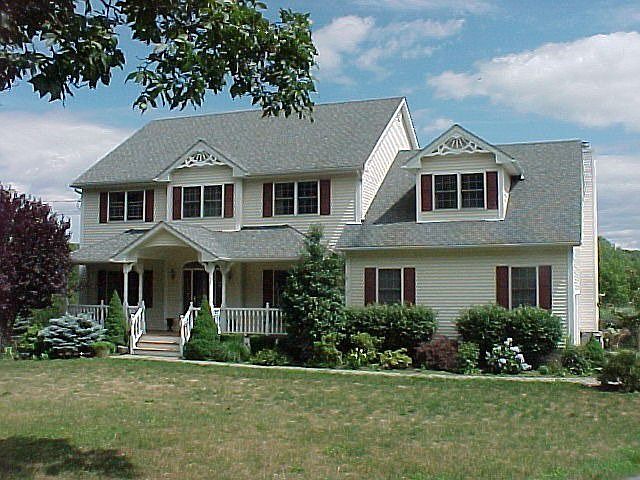 Beautiful Front Porch Colonial!