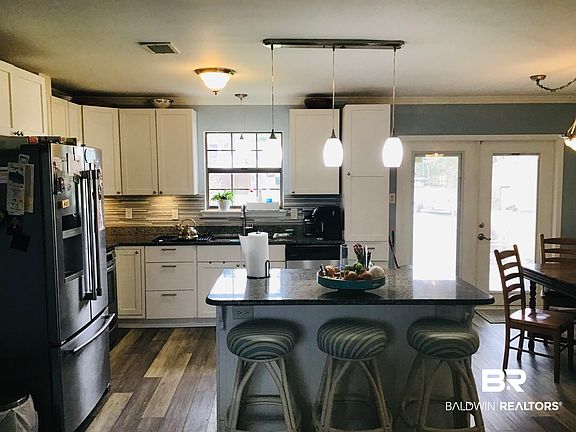 3rd image of 212 W Azalea Ave