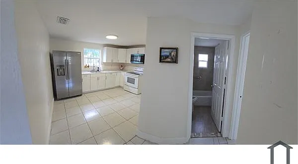 3 bed, 1300 sqft, $2,500 — Photo 4