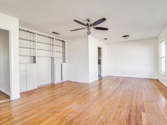 4th image of 701/703 Largent St