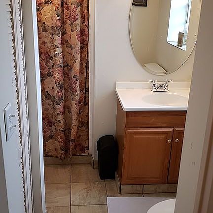 Front Master Bath Shower 