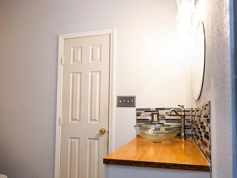 534 S Telemachus St — Photo 10