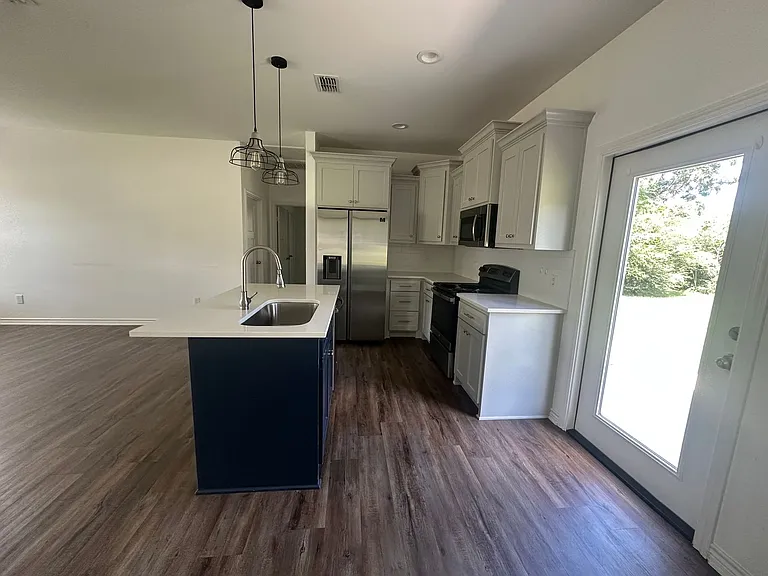 205 Gordon St — Photo 8