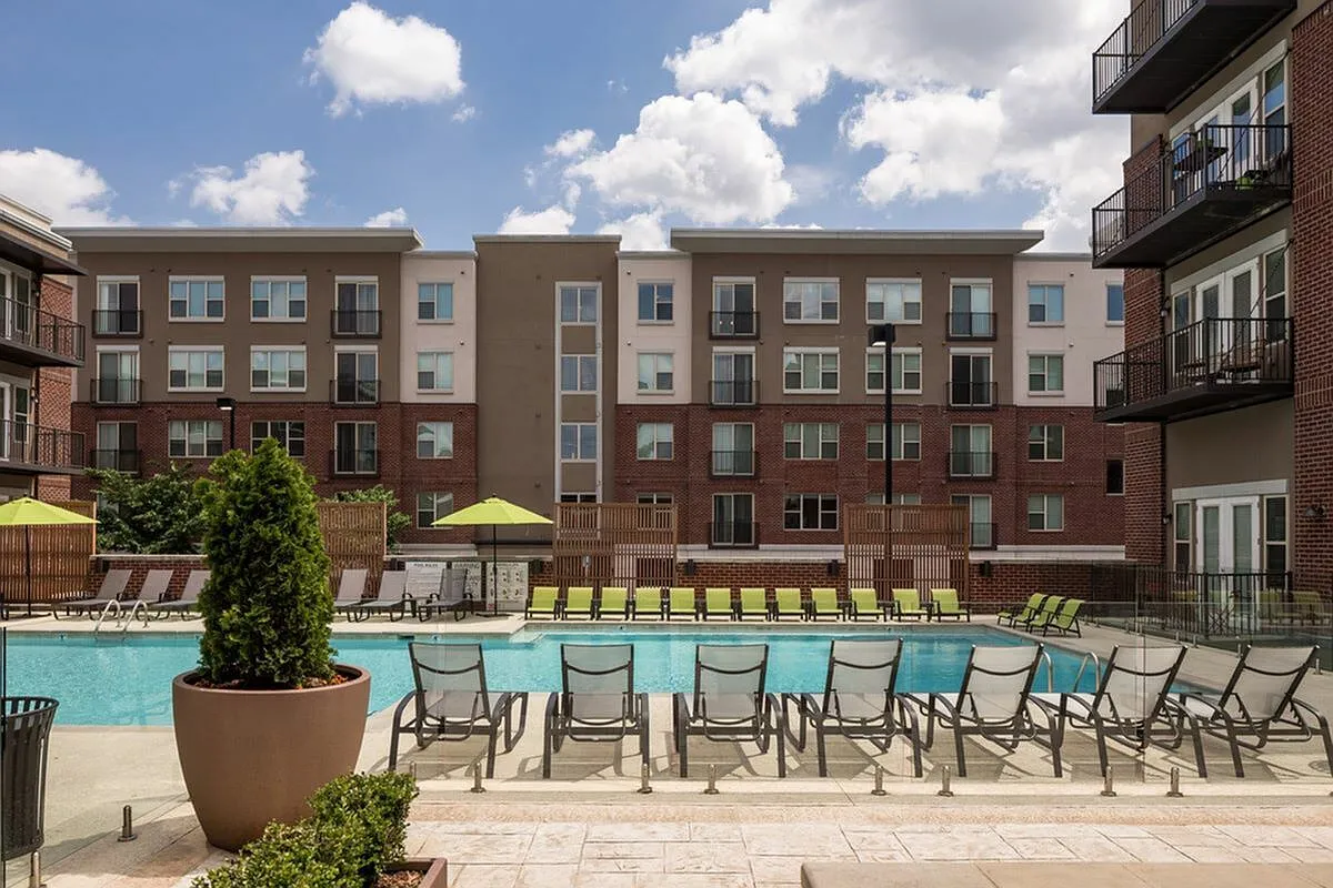 Melrose Apartments — Photo 3