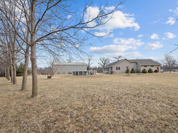 2260 260th Ave, De Witt, IA 52742