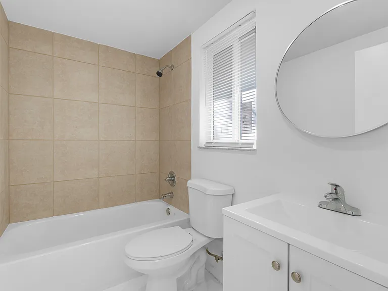 1428 NE 2nd Ave #1 — Photo 11