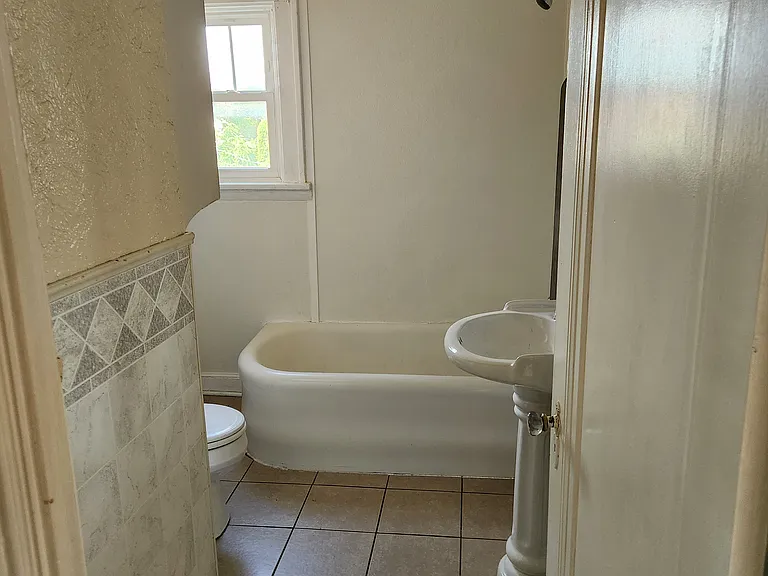 2303 Mountain Ave — Photo 4