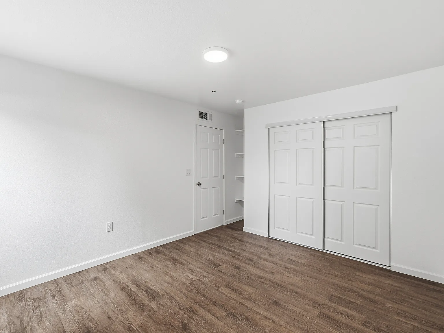 Oakbrook Apartments — Photo 3