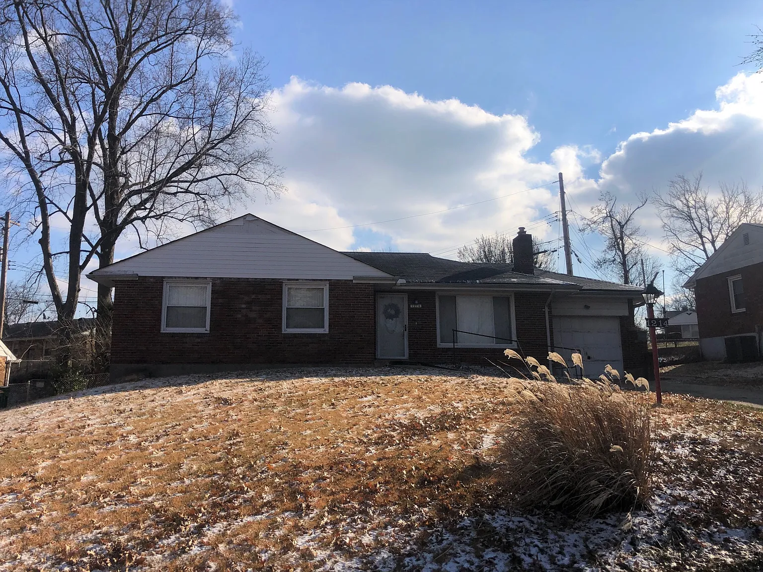 1214 Edgewater Dr photo 1