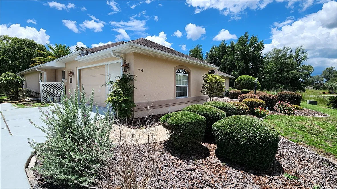 3 bed, 2.0 bath, 2163 sqft, $3,000 — Photo 2
