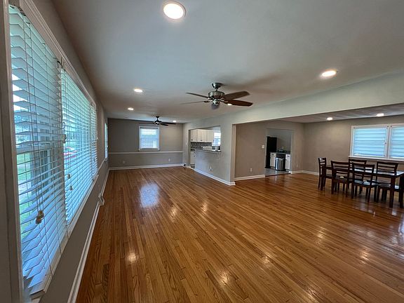 3rd image of 2725 Greendale Ave