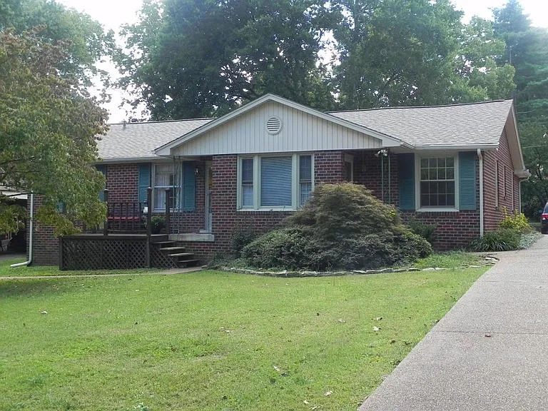 1725 Temple Ave — Photo 2