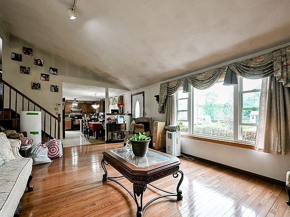 3rd image of 65 Holmes Ave