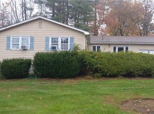 48 School St, Avon, CT 06001