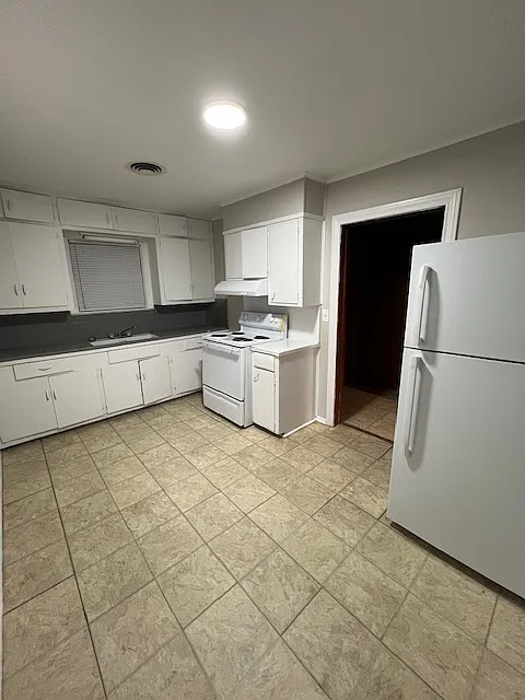SWAN - 581/583 Campus Street - 581 — Photo 4
