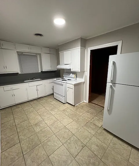 585 Campus St — Photo 4