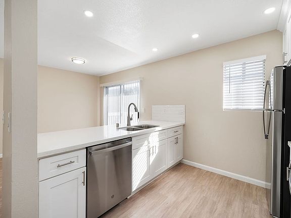 5th image of 251 S 16th St #31