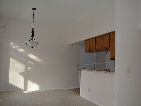 5th image of 1949 Country Ln #1