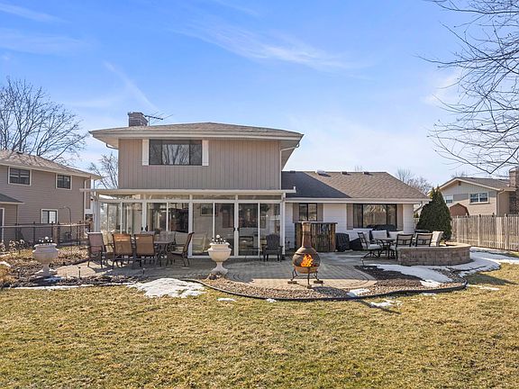 3rd image of 820 Sudbury Ct
