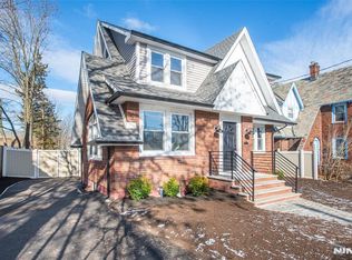 984 Queen Anne Rd, Teaneck, NJ 07666