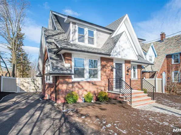 984 Queen Anne Rd, Teaneck, NJ 07666