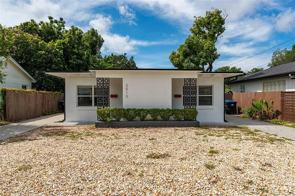 2 bed, 1.0 bath, 754 sqft, $1,900 — Photo 1