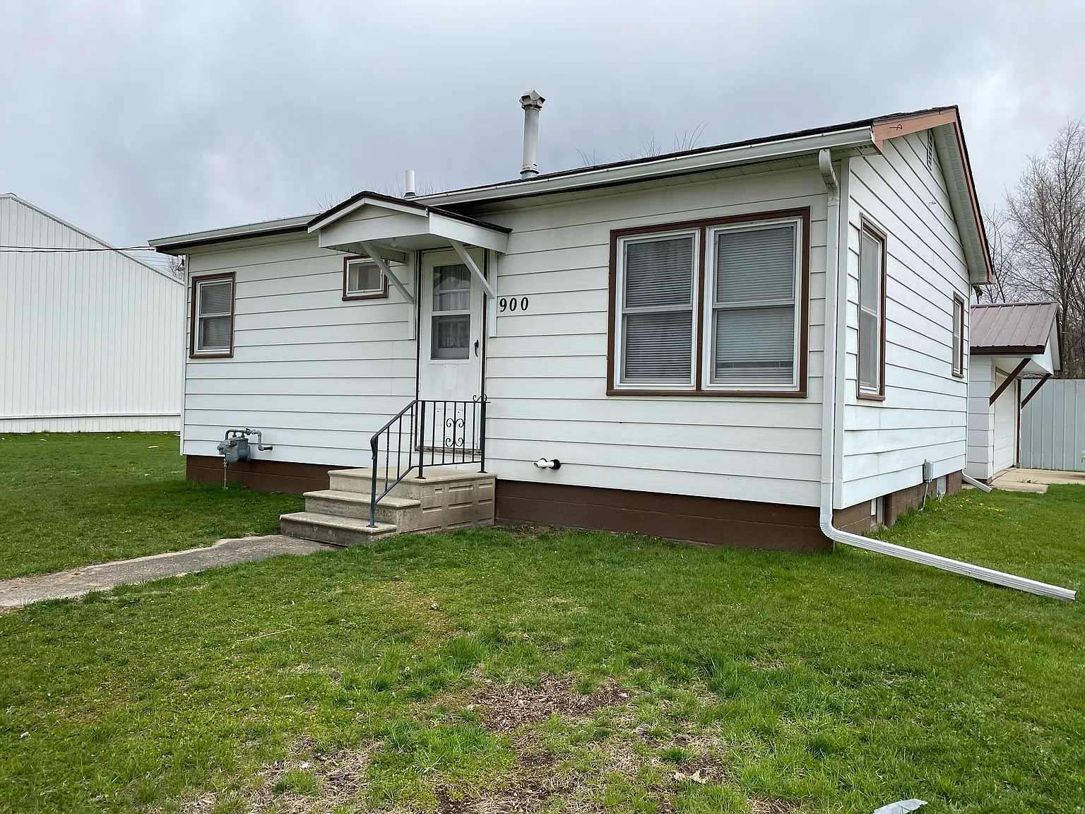 900 4th Avenue NE - 1 — Photo 1