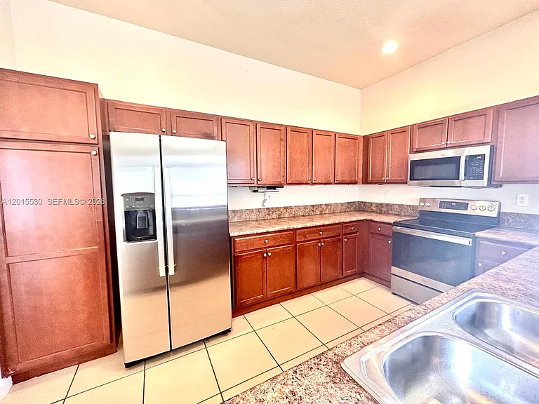 17031 SW 92nd St — Photo 14