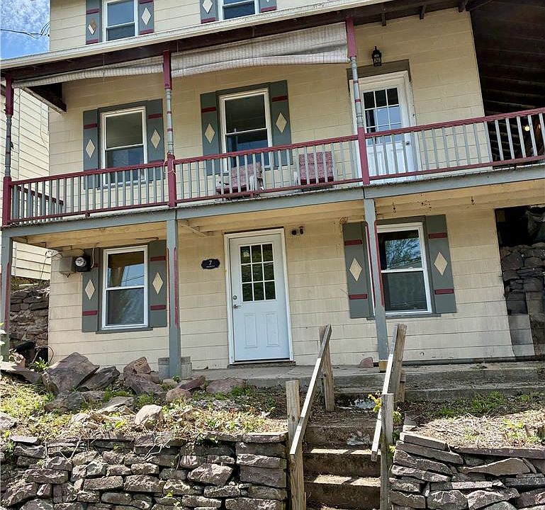 1st image of 7 Walnut St